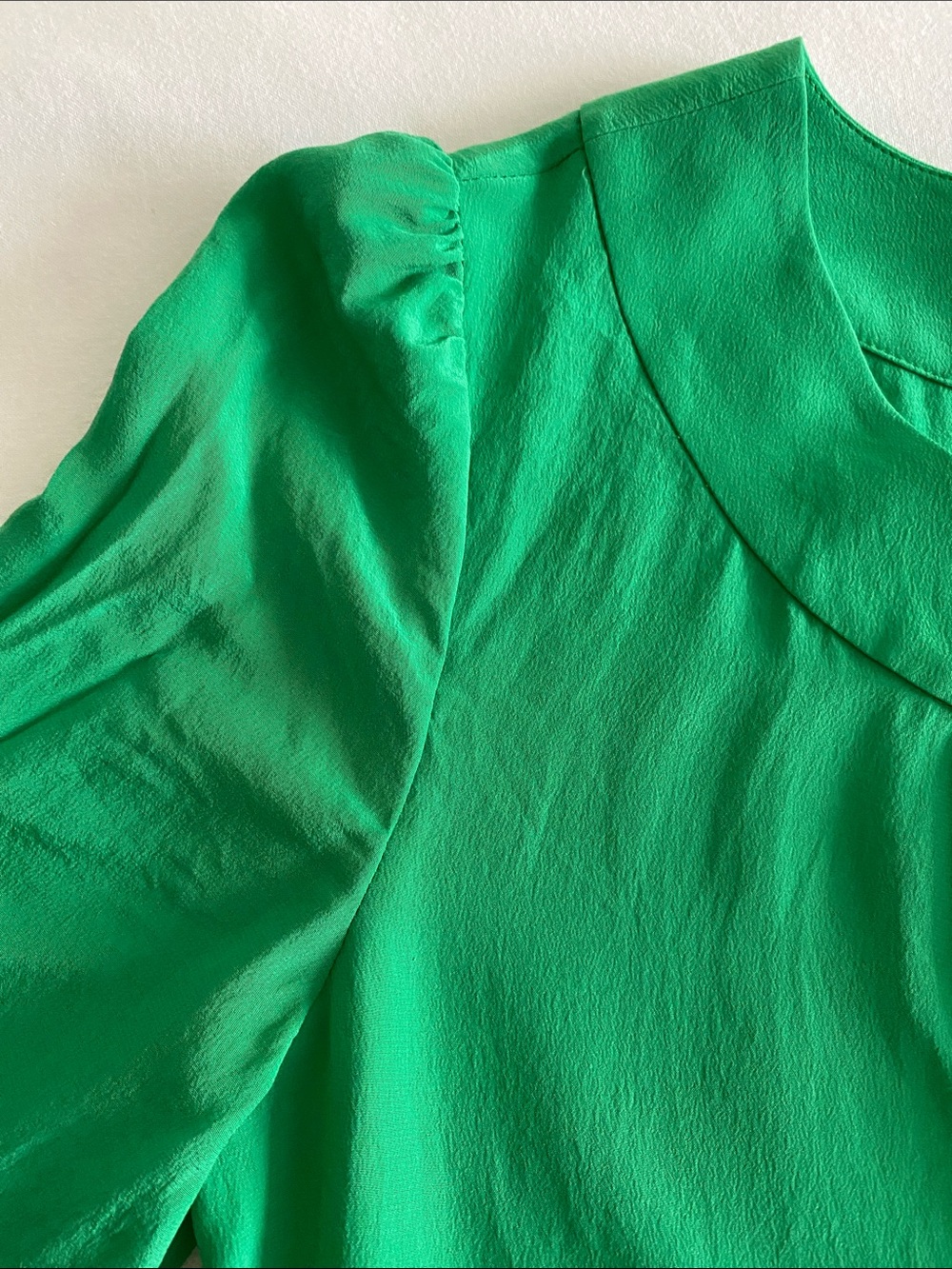 kate spade 100% Silk Kelly Green pleat front blouse 3/4 sleeve Size Medium - Picture 6 of 14
